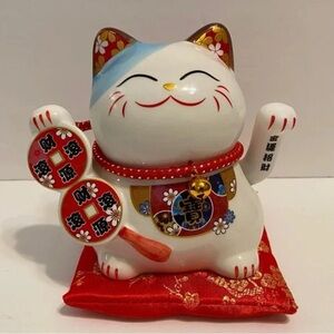 Japanese Lucky Money Cat with waving arm Maneki neko Yakushi kiln Mino statue